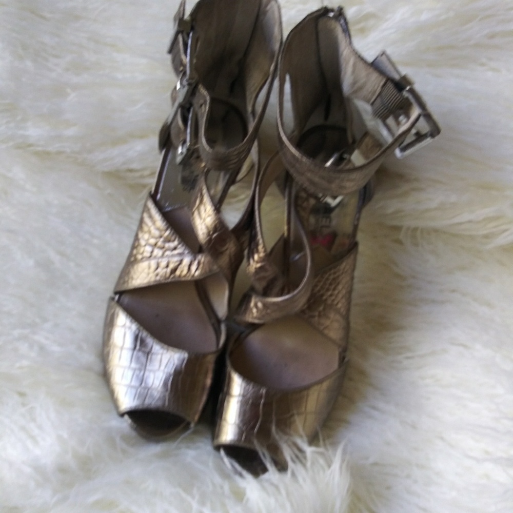 Shoes - Picture 3 of 5